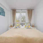 Bright Close To Centre By Renters *