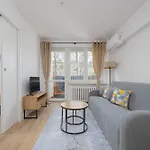 Bright Close To Centre By Renters דירה