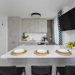 Bright Close To Centre By Renters דירה