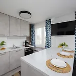 Bright Close To Centre By Renters ורשה