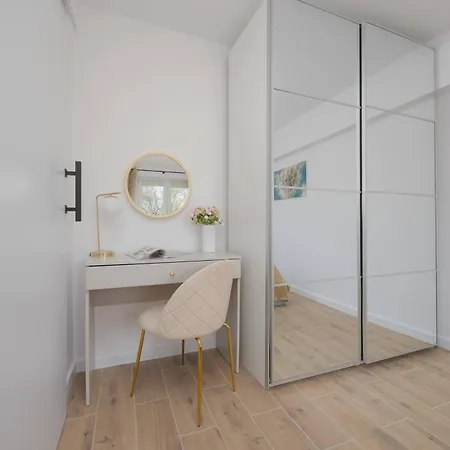 Bright Close To Centre By Renters Varsovie
