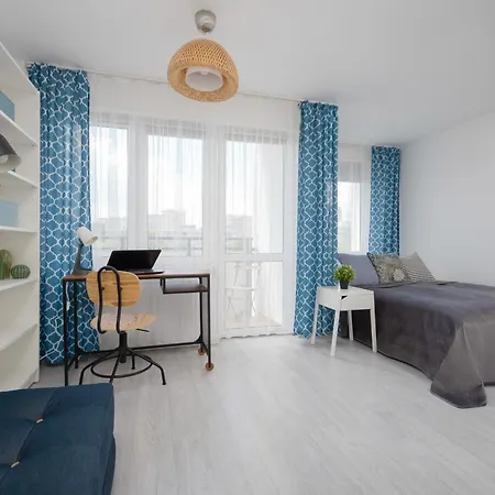 Bright Close To Centre By Renters דירה *