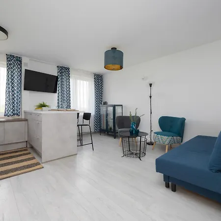 Bright Close To Centre By Renters