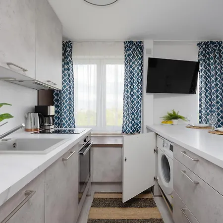 Bright Close To Centre By Renters * 华沙