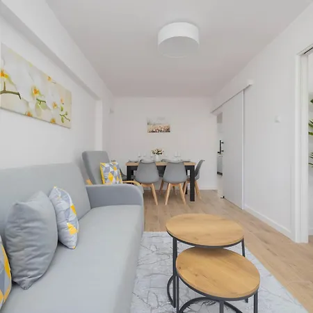Bright Close To Centre By Renters شقة *
