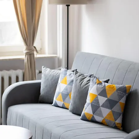 Bright Close To Centre By Renters