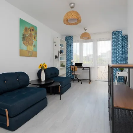 Bright Close To Centre By Renters *