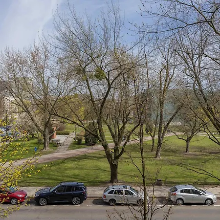 Bright Close To Centre By Renters