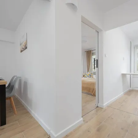 Bright Close To Centre By Renters